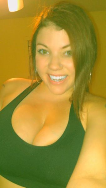 Busty Girls (60 pics)