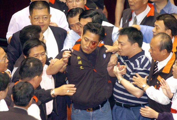 Fighting in the Parliaments (25 pics) Fighting in the Parliaments (25 pics)