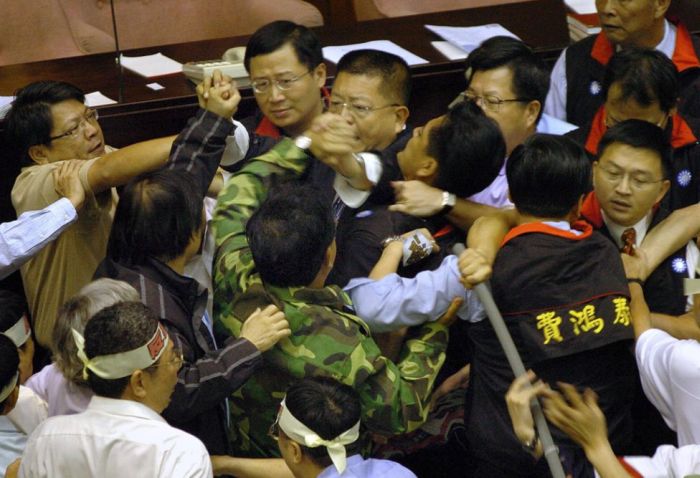 Fighting in the Parliaments (25 pics) Fighting in the Parliaments (25 pics)