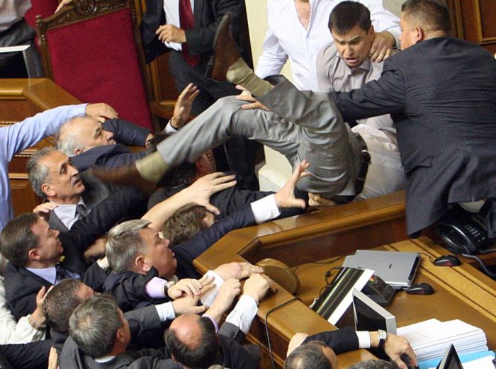 Fighting in the Parliaments (25 pics)