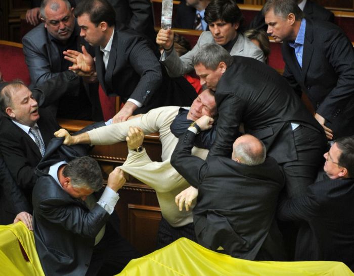 Fighting in the Parliaments (25 pics)