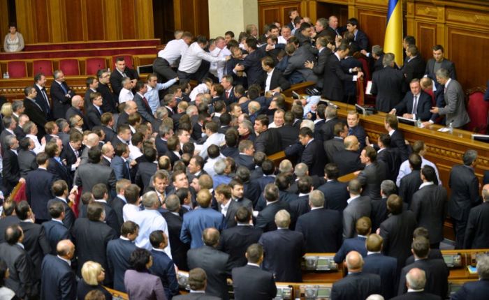 Fighting in the Parliaments (25 pics)