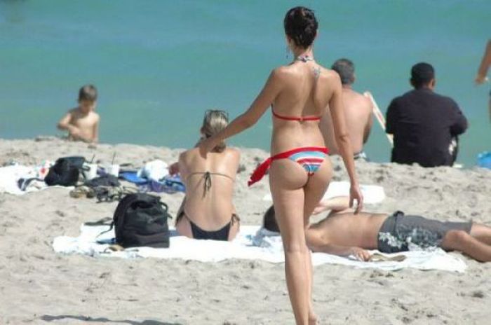 Girls in Bikini (52 pics)