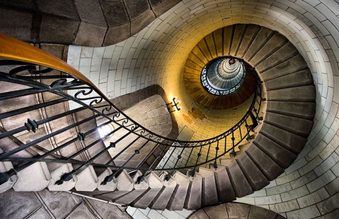 Spiral Staircase Photos (20 pics)