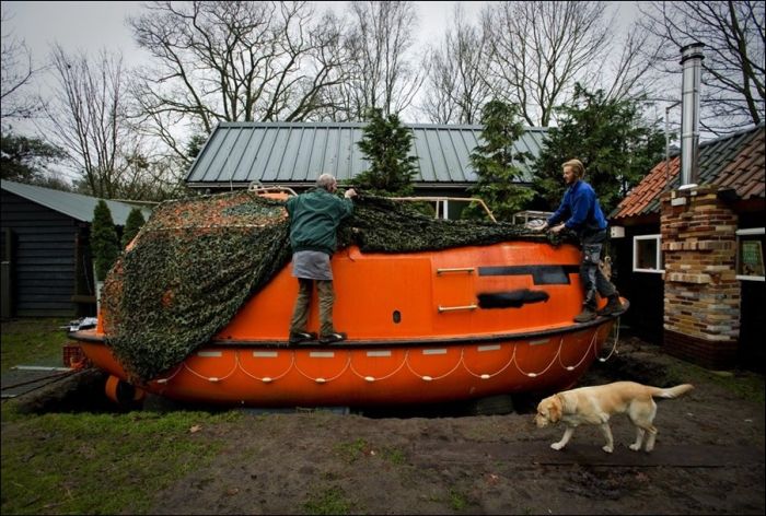 Dutch Man Prepares Ark for Dec. 21, 2012 (7 pics)