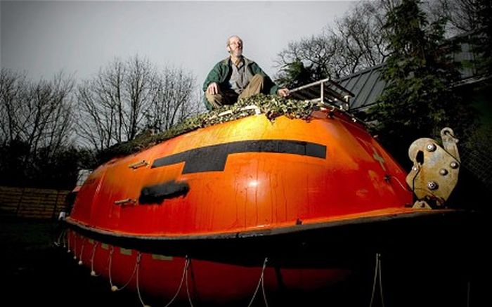 Dutch Man Prepares Ark for Dec. 21, 2012 (7 pics)
