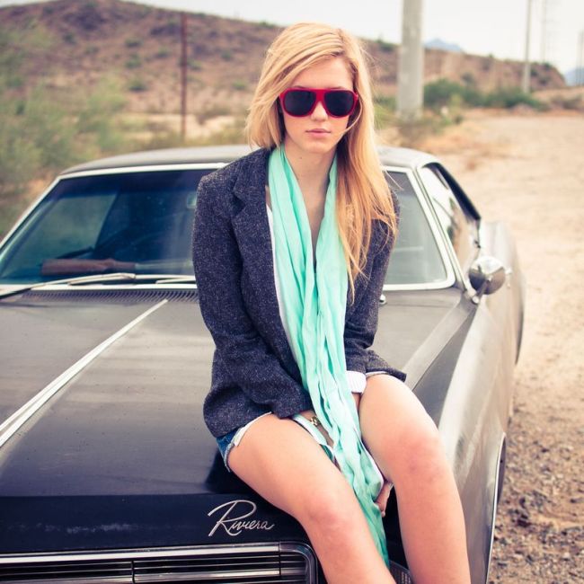 Girls and Cars (80 pics)