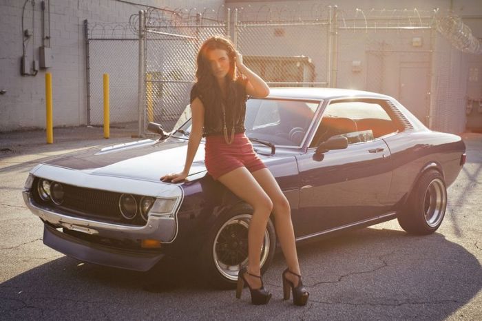 Girls and Cars (80 pics)