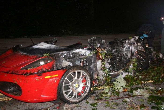 Wrecked Supercars (43 pics)