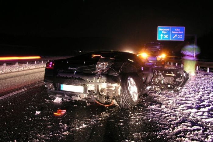 Wrecked Supercars (43 pics)