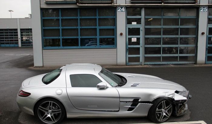 Wrecked Supercars (43 pics)