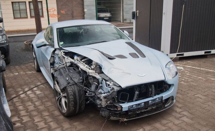 Wrecked Supercars (43 pics)