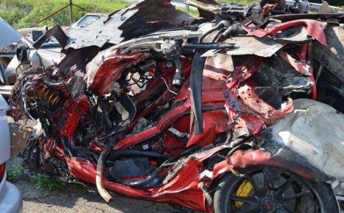 Wrecked Supercars (43 pics)