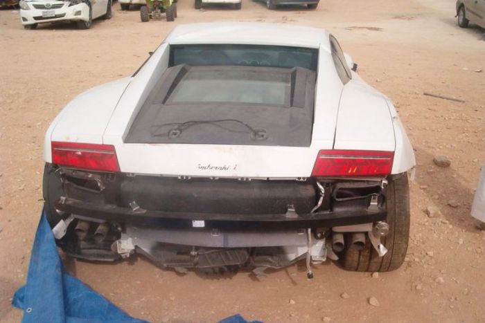 Wrecked Supercars (43 pics)