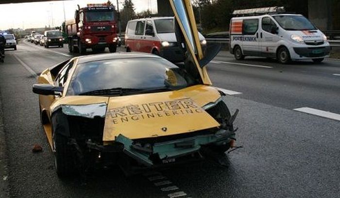 Wrecked Supercars (43 pics)