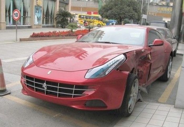 Wrecked Supercars (43 pics)