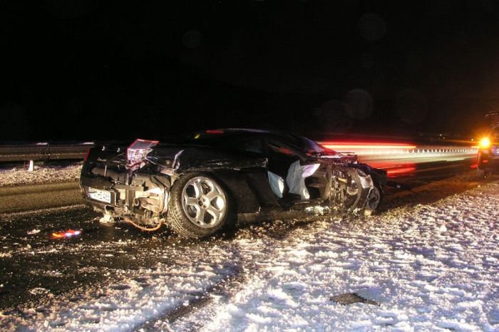 Wrecked Supercars (43 pics)