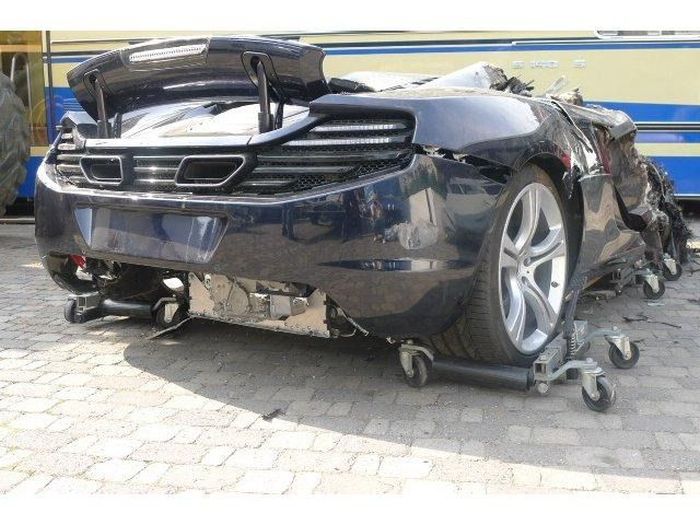 Wrecked Supercars (43 pics)
