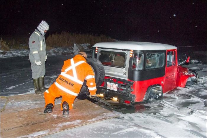 Ice Driving Fail (9 pics)