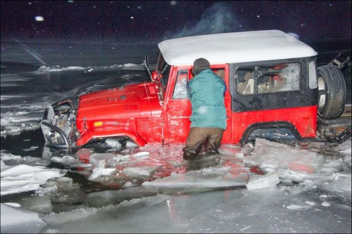 Ice Driving Fail (9 pics)