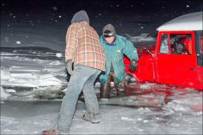 Ice Driving Fail (9 pics)