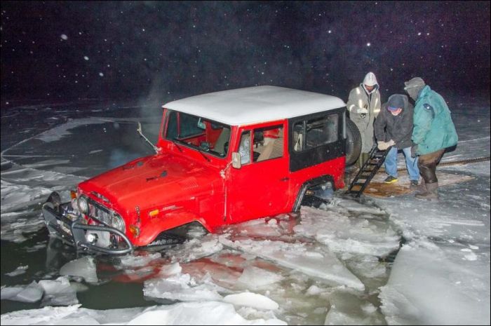 Ice Driving Fail (9 pics)