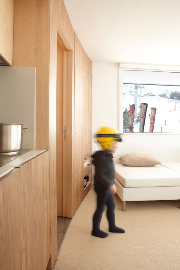 Furniture Inside the Walls (11 pics)