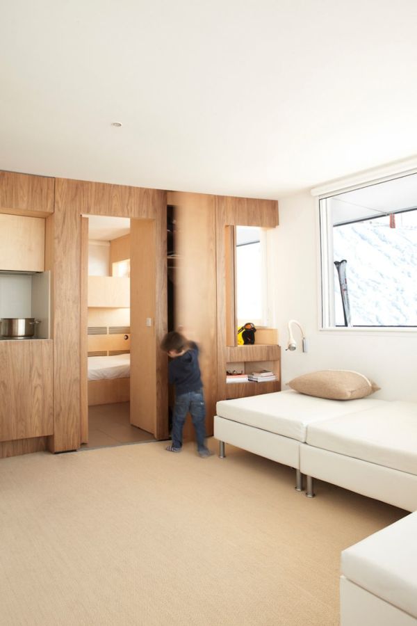Furniture Inside the Walls (11 pics)
