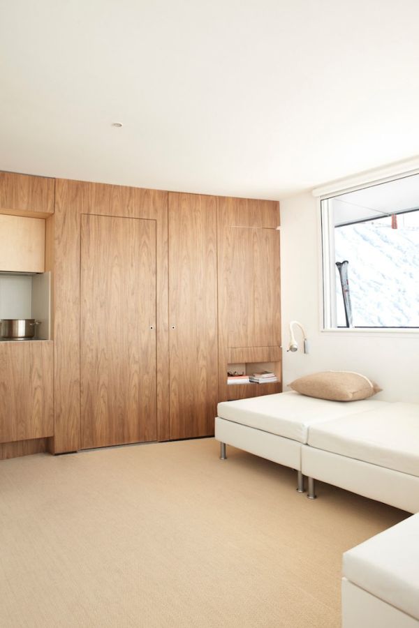 Furniture Inside the Walls (11 pics)