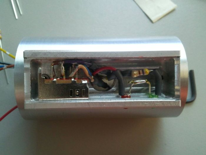 DIY Lightsaber (25 pics)
