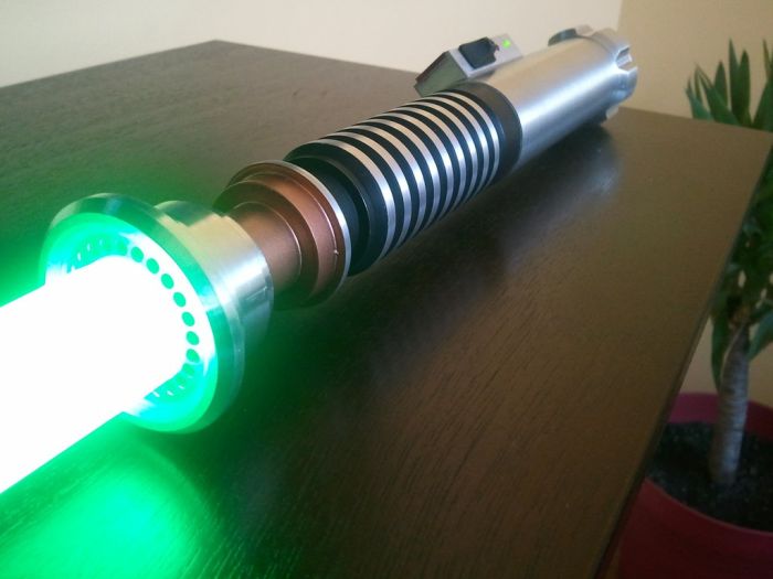 DIY Lightsaber (25 pics)