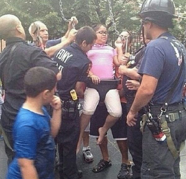 Signs Your Childhood Is Over (28 pics)