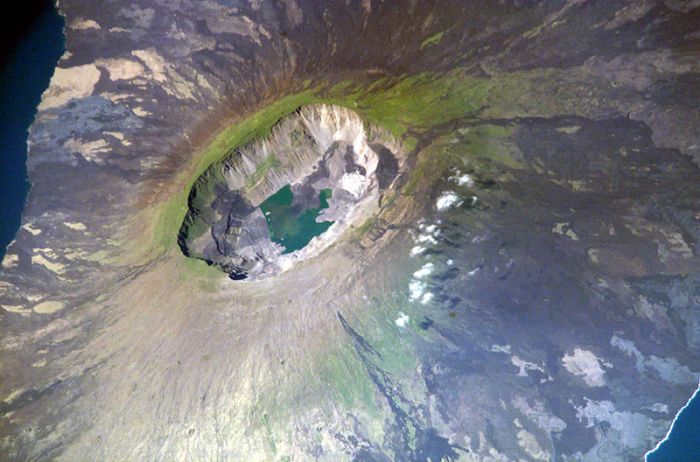 The Most Beautiful Crater Lakes (39 pics)
