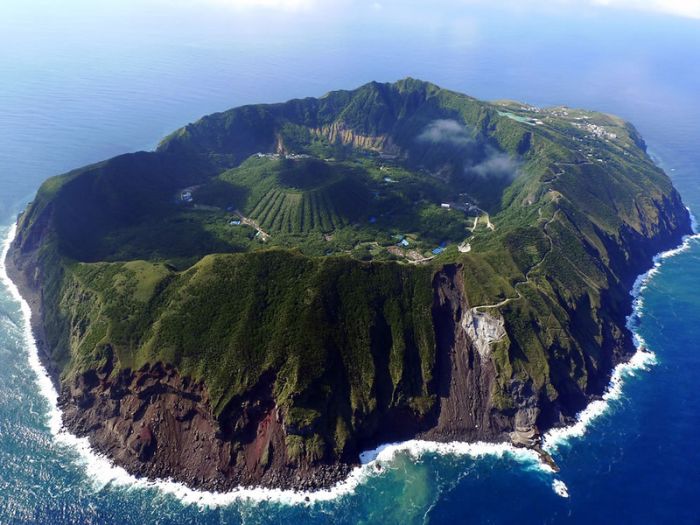 The Most Beautiful Crater Lakes (39 pics)