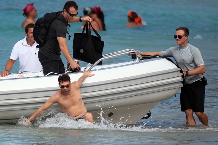 Ryan Seacrest Fell Off A Boat (4 pics)