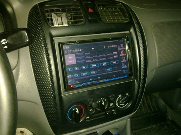 Fake Car Radio to Protect the Real One (10 pics)