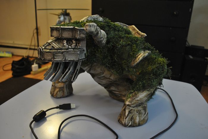 Shadow of the Colossus External Hard drive (20 pics)