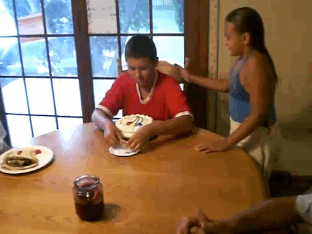 It Sucks to Be the Middle Child (27 pics) It Sucks to Be the Middle Child (27 pics)