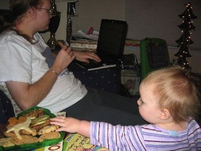 It Sucks to Be the Middle Child (27 pics) It Sucks to Be the Middle Child (27 pics)