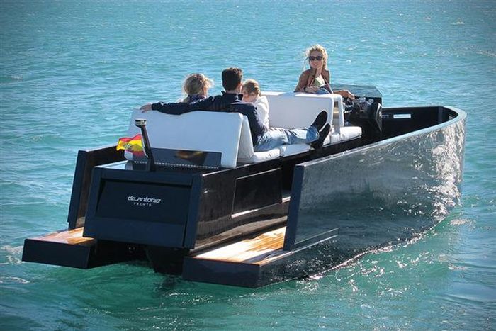 The Mini Yacht De Antonio D23 (14 pics)