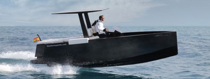 The Mini Yacht De Antonio D23 (14 pics)