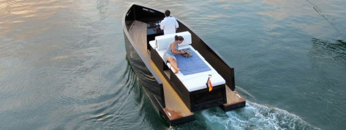 The Mini Yacht De Antonio D23 (14 pics)