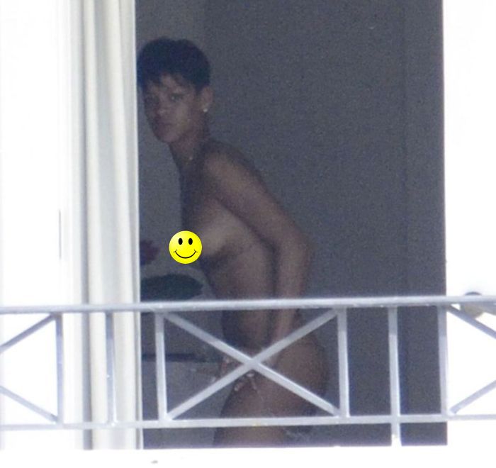 Nude Rihanna Photos (7 pics)