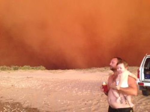 'Red Wave' Dust Storm (10 pics)
