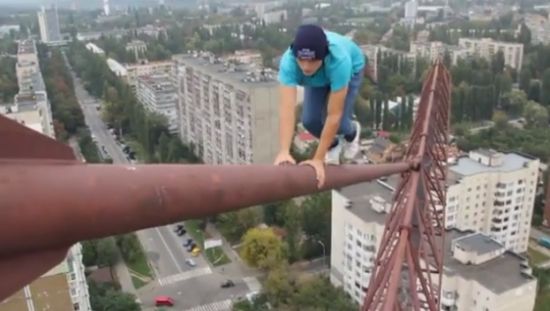 Incredible Extreme Walking on the Top of a Building