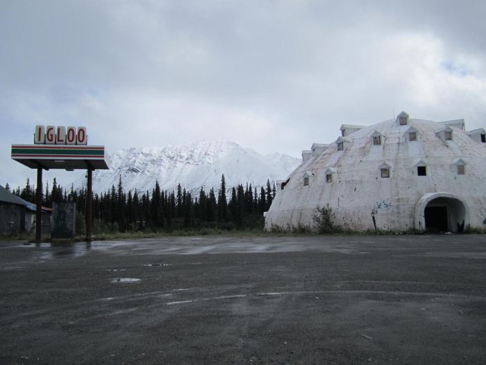 Abandoned Igloo City Hotel (15 pics)