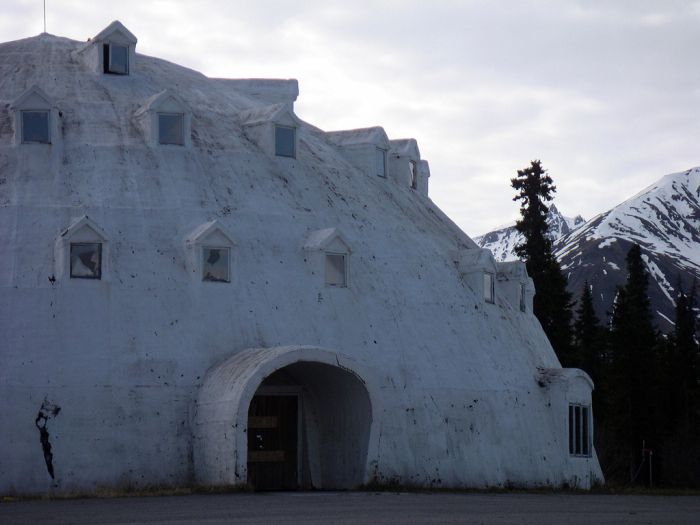 Abandoned Igloo City Hotel (15 pics)