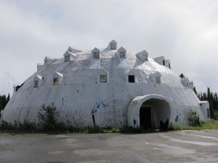 Abandoned Igloo City Hotel (15 pics)