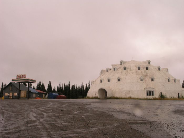 Abandoned Igloo City Hotel (15 pics)