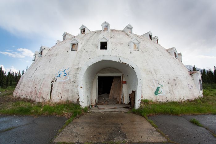 Abandoned Igloo City Hotel (15 pics)